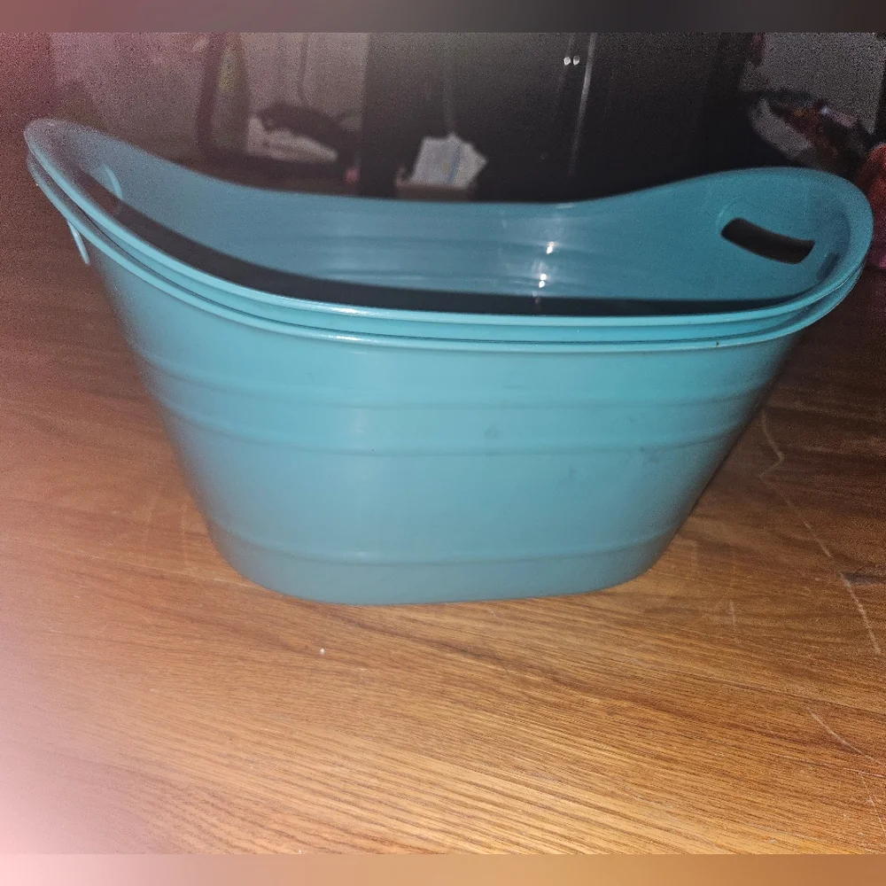 Set of 2 Beverage Tubs blue with handles and white plug to drain melted ice NEW